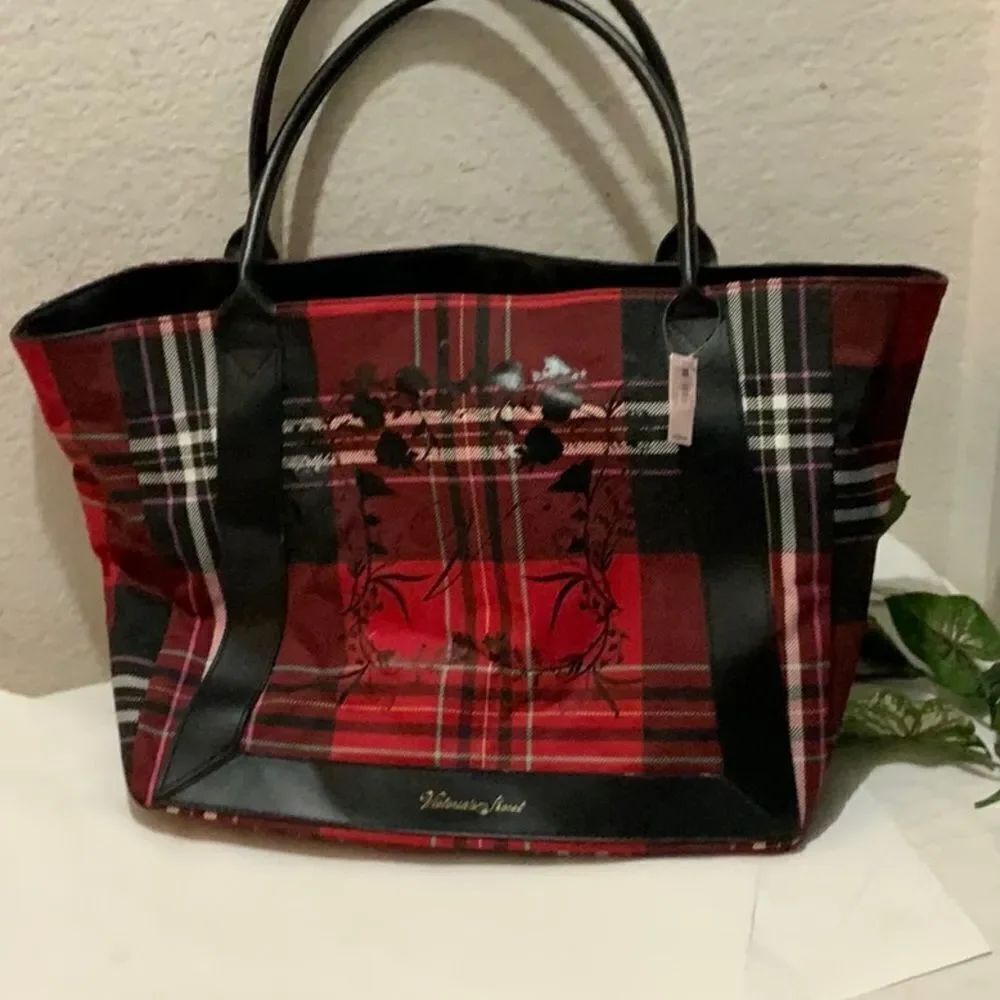 𝅺victoria’s Secret Weekender Tote red black New